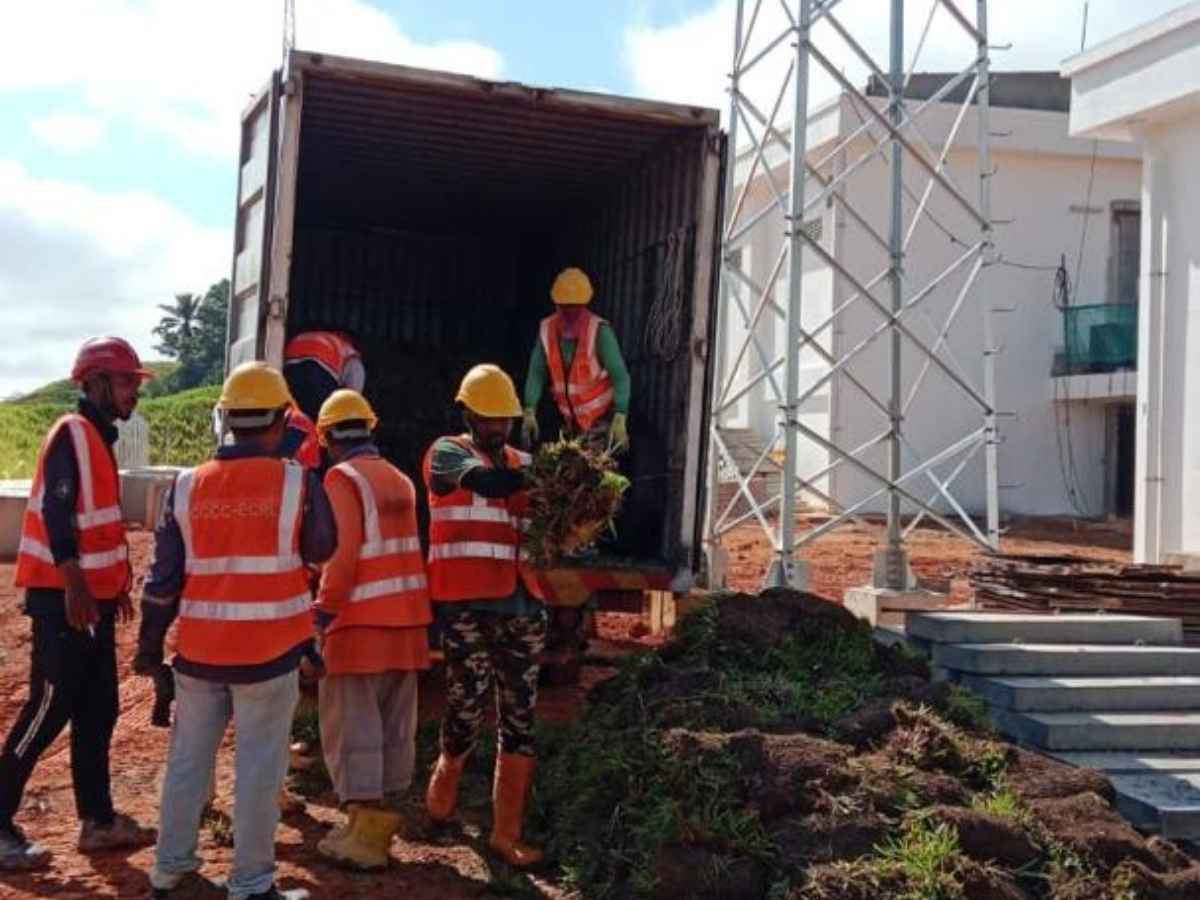 Penghantaran rumput kuantiti besar ke tapak ECRL