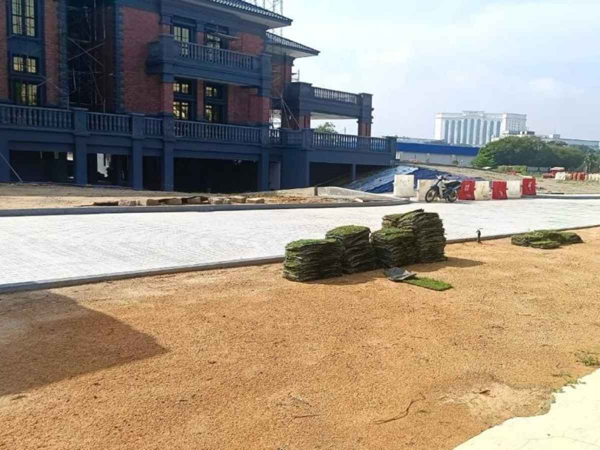 Bekalan rumput berkualiti untuk projek istana