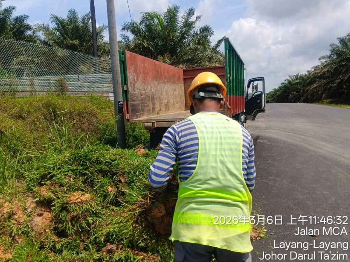 Bekalan rumput ke pelbagai tapak projek JKR
