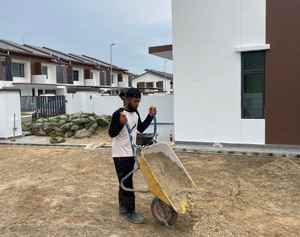 Ratakan pasir halus untuk lay cow grass