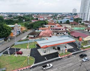 Kawasan stesen minyak BHP Jalan Khalidi selepas kerja rumput